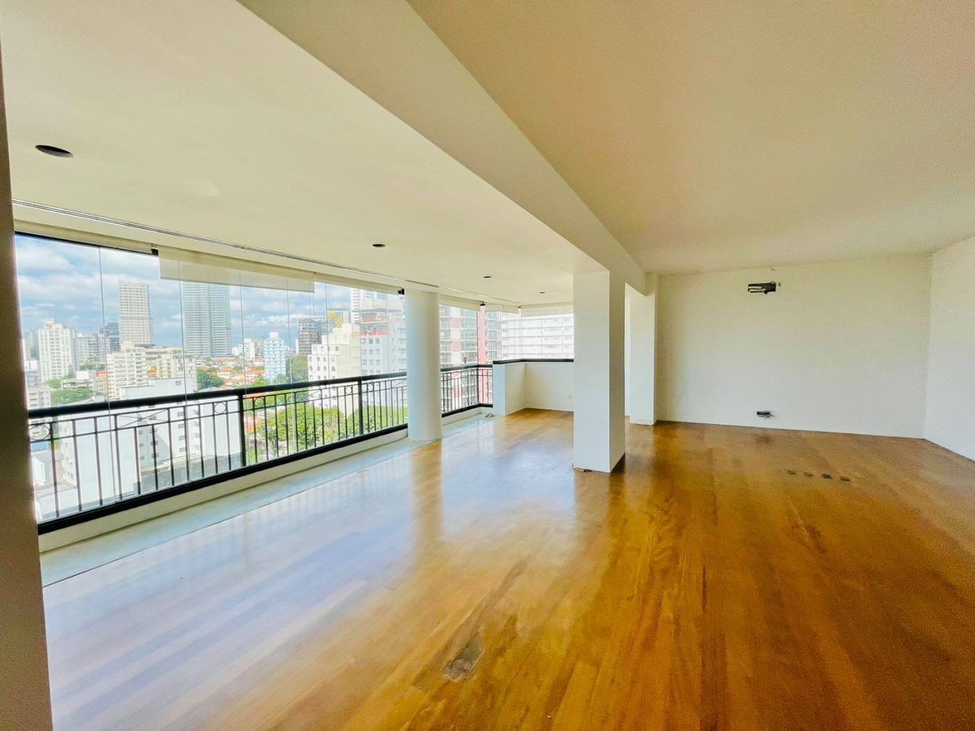 Apartamento, 3 quartos, 215 m² - Foto 1